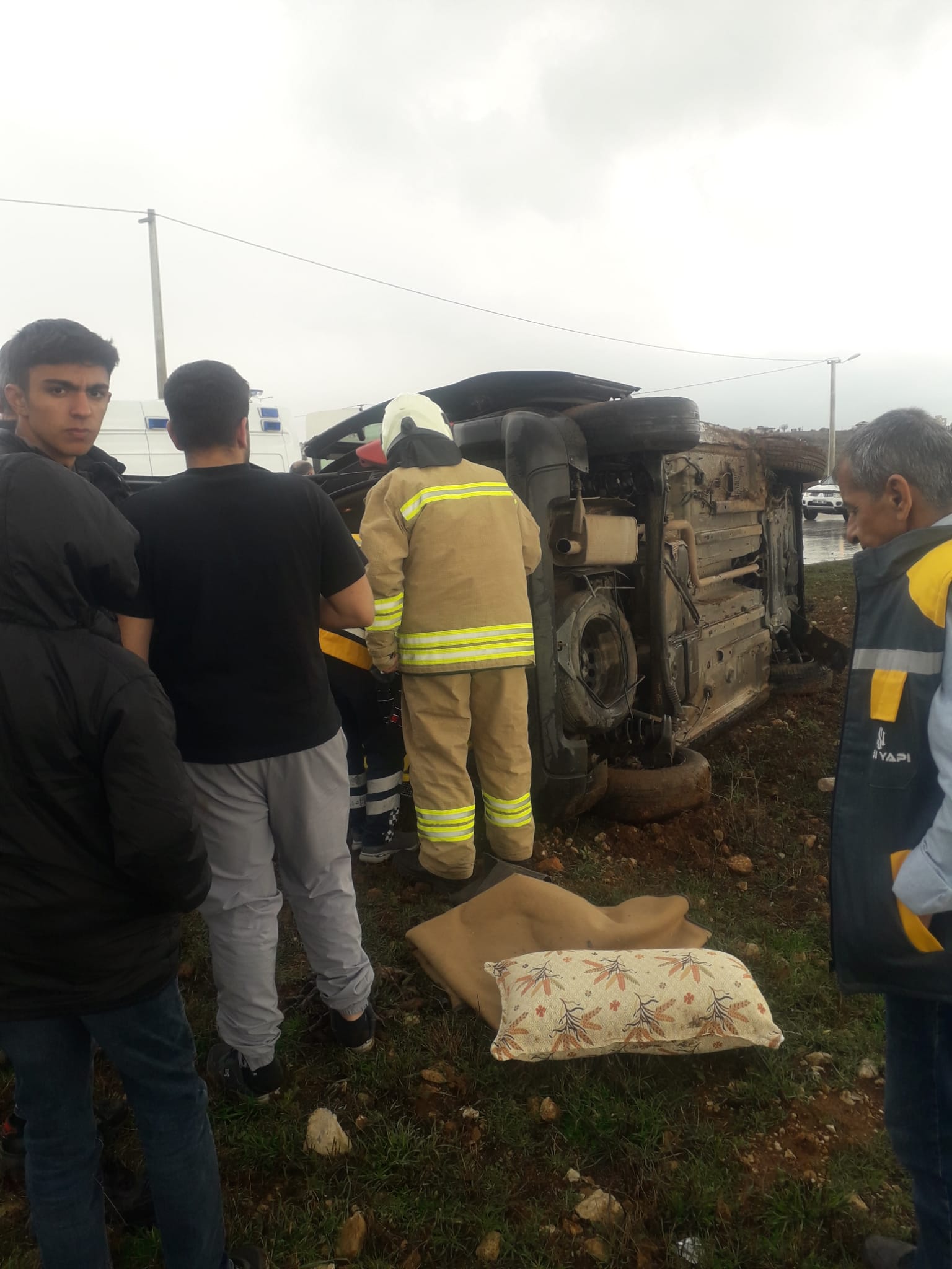 Midyat'ta Kontrolden Çıkan Hafif Ticari Araç Takla Attı 1 Yaralı (3)