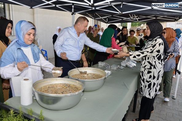 Belediye Başkanı Şahin’den Vatandaşlara Aşure Ikramı (1)