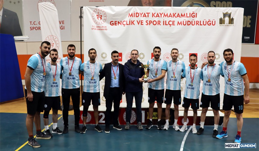 Midyat’ta Kurumlar Arası Voleybol Turnuvası Sona Erdi (6)