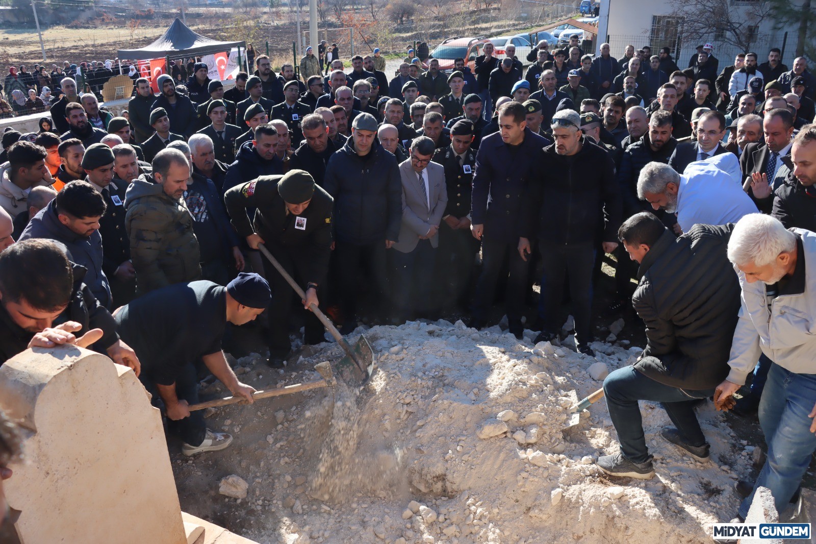 Binbaşı Adnan Deniz’in Cenazesi Midyat’ta Defnedildi (1)