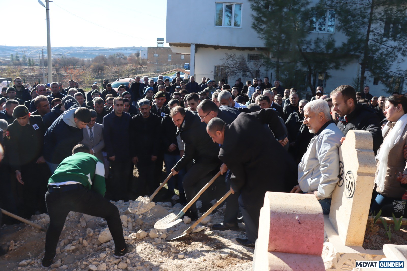 Binbaşı Adnan Deniz’in Cenazesi Midyat’ta Defnedildi (3)