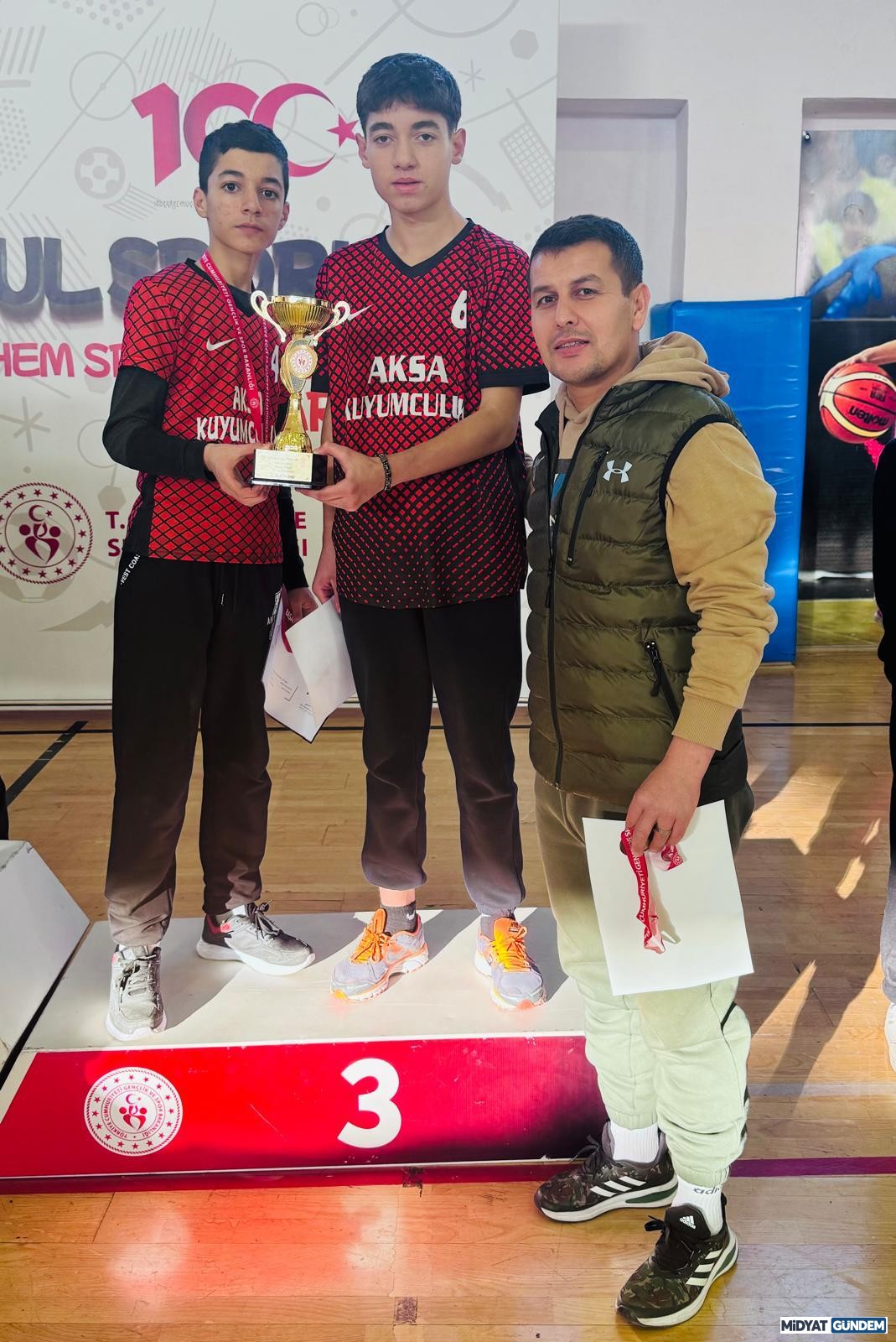 Acırlı Atatürk Ortaokulu Voleybol Takımı, Siirt’te Mardin’i Temsil Edecek (2)