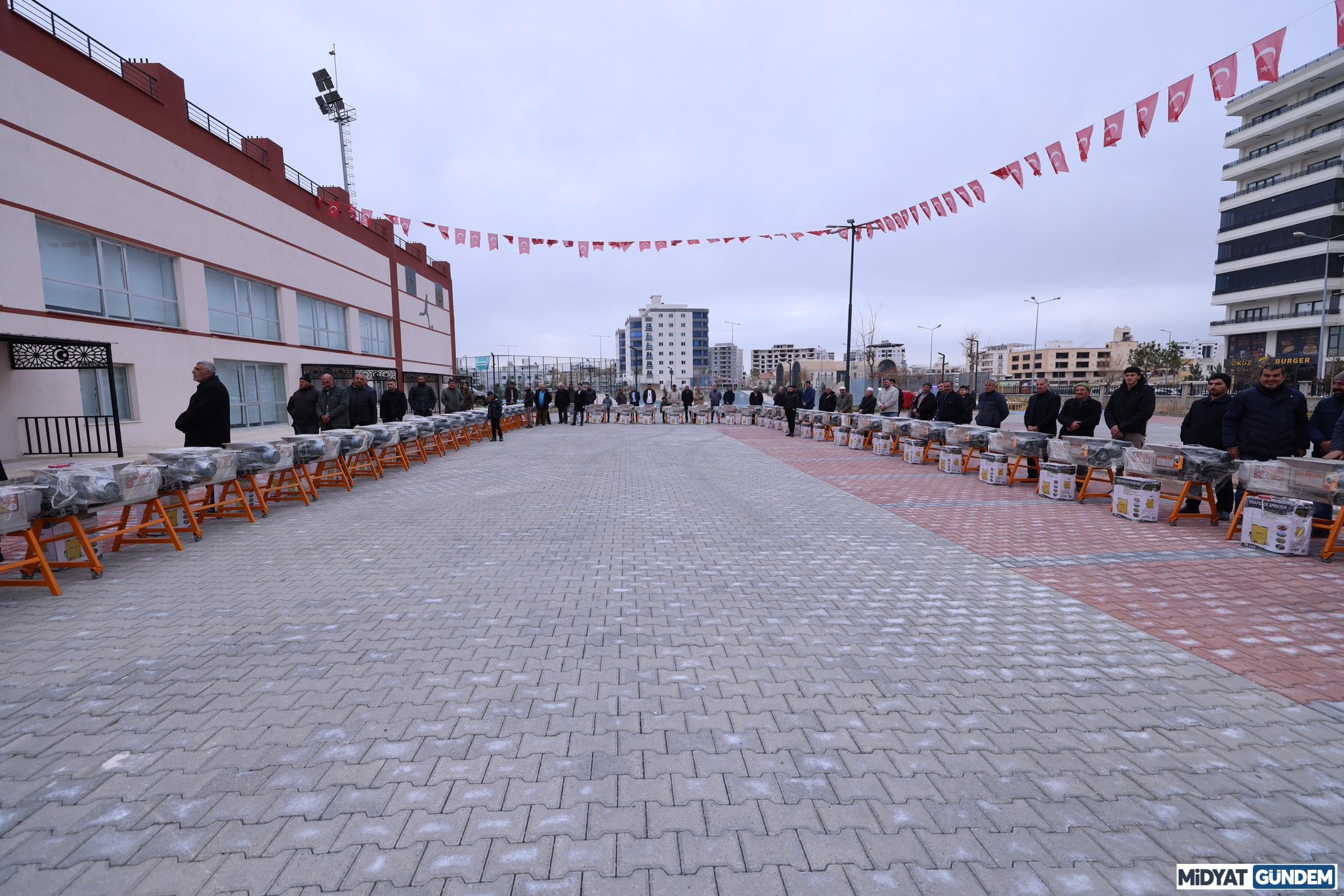 Mardin’de Çiftçilere 11 Milyon Değerinde Üzüm Sıkma Makinaları Dağıtıldı (4)