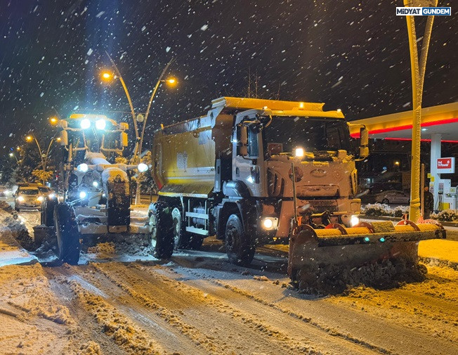 Midyat'ta Kar Temizleme Çalışmalarına Başladı (2)