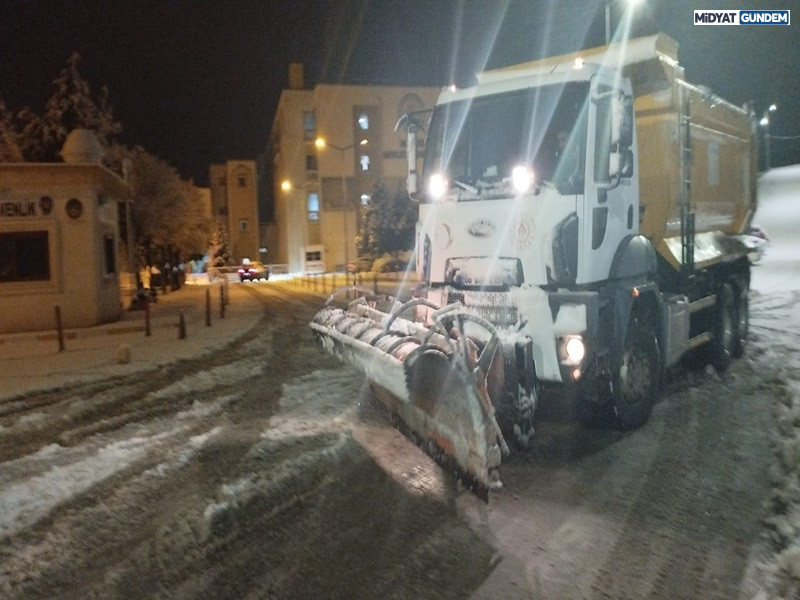 Midyat'ta Kar Temizleme Çalışmalarına Başladı (3)