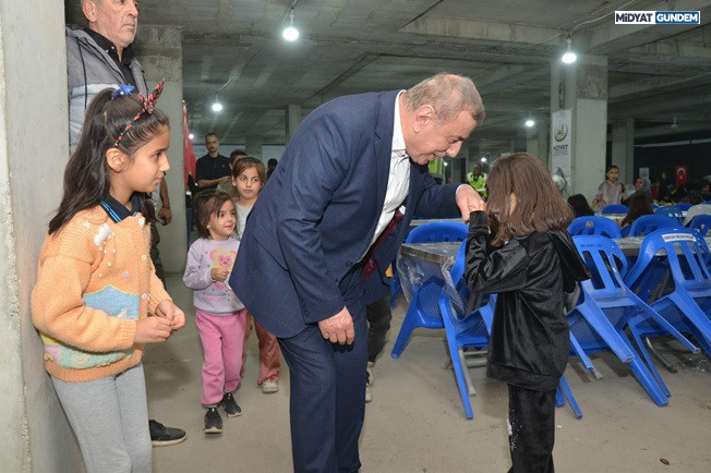 Midyat Belediyesi, Ramazan Ayı Boyunca Düzenlediği Geleneksel Iftar Programlarıyla Binlerce Vatandaşı Aynı Sofrada Buluşturmaya Devam Ediyor. (4)