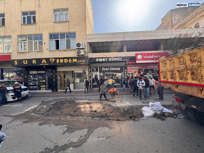 Midyat’ta Asfalt Bakım Ve Onarım Çalışmaları Hız Kesmeden Sürüyor (4)