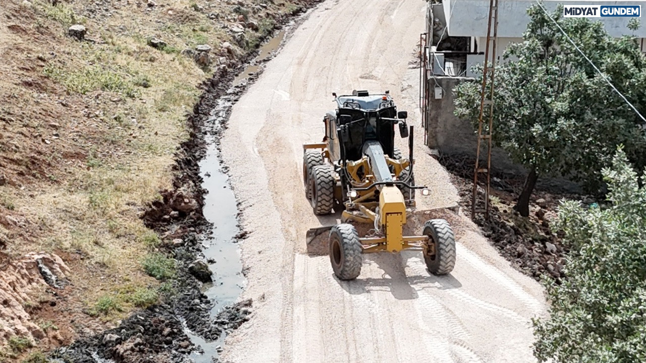 Mardin’de 20 yıldır yapılmayan yolu Büyükşehir Belediyesi yapıyor