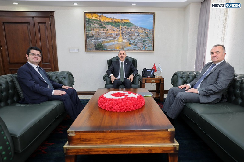 Mardin Büyükşehir Belediyesi Genel Sekreterliği görevinde devir teslim gerçekleşti.