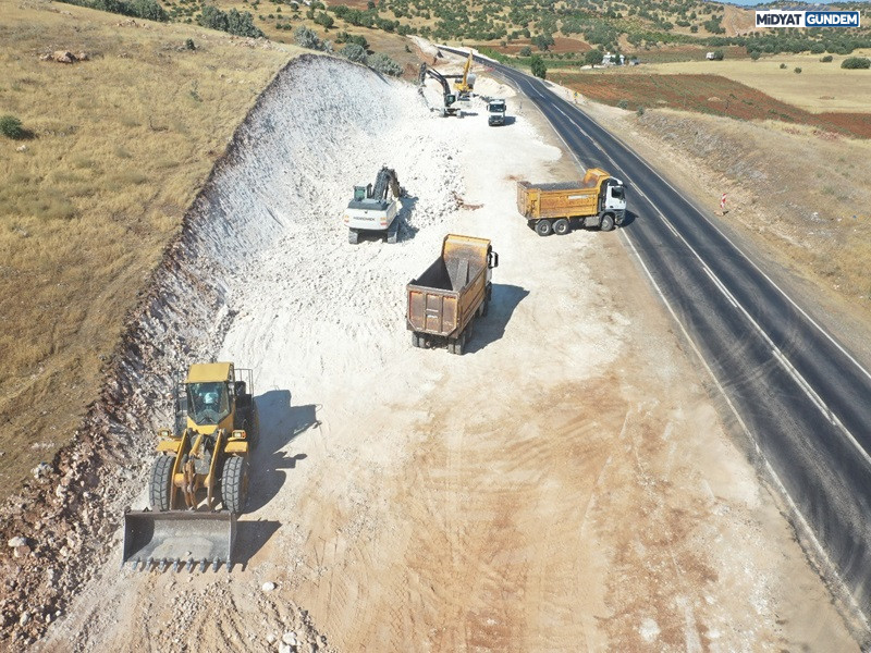 Mardin Ömerli Midyat Hattında Yol Çalışmaları Hızlandı (6)