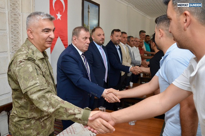 Midyat’ta Bayramlaşma, Farklı İnançlardan Vatandaşlar Bir Araya Geldi (2)