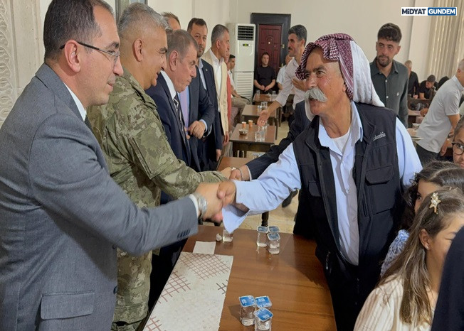 Midyat’ta Bayramlaşma, Farklı İnançlardan Vatandaşlar Bir Araya Geldi (8)