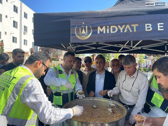 Midyat’ta Muharrem Ayı Dolayısıyla Aşure Dağıtıldı 8