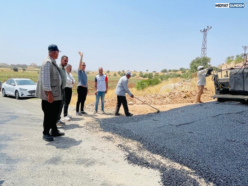 Savur’da Ulaşım Seferberliği Üçkavak–Kayaüstü Yoluna Asfalt (1)