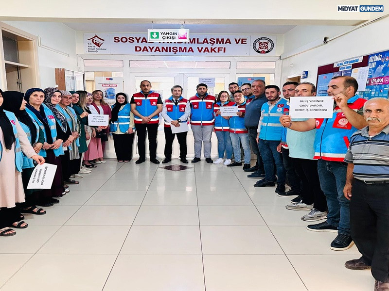 Sosyal Yardımlaşma Ve Dayanışma Vakfı Çalışanları Greve Gidiyor (3)