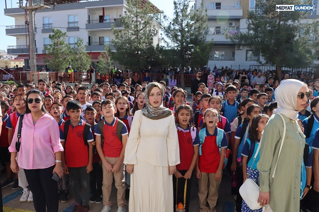 Midyat’ta 2025 2026 Eğitim Öğretim Yılı Törenle Başladı (1)