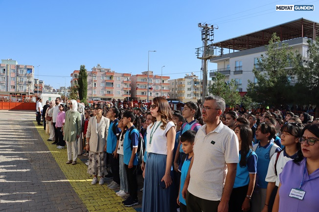 Midyat’ta 2025 2026 Eğitim Öğretim Yılı Törenle Başladı (2)