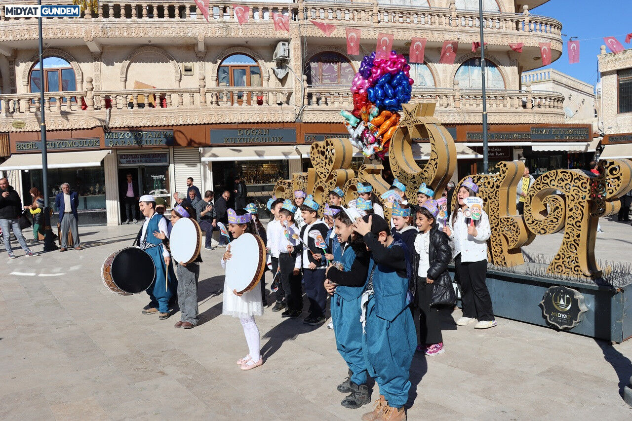 Midyat’ta, Sokaklar Mani Ve İlahilerle Şenlendi (3)