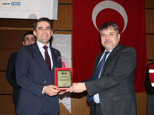 Midyat’ta Gençlere Yönelik Bilişim Suçları Konferansı Düzenlendi (5)