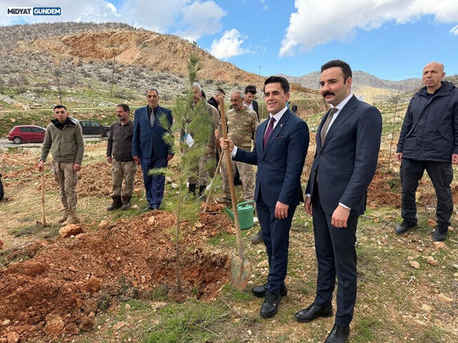 Dargeçit’te Orman Haftası Kapsamında Fidan Dikim Etkinliği Gerçekleştirildi (4)