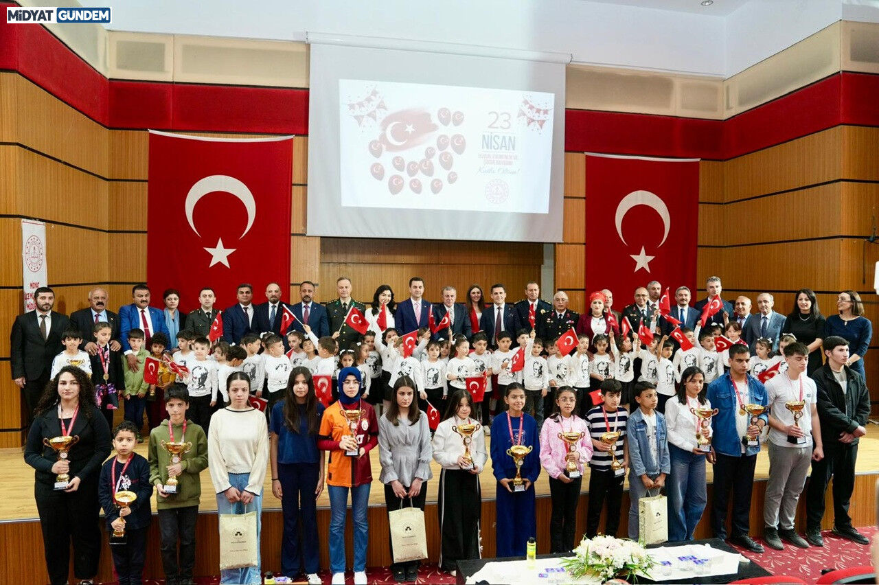 Midyat’ta 23 Nisan Coşkusu: Çocuklar Bayramlarını Kutladı