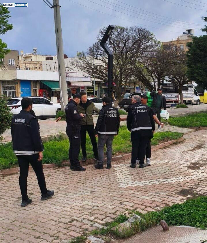 Midyat’ta Parklarda Narko Denetimi (3)