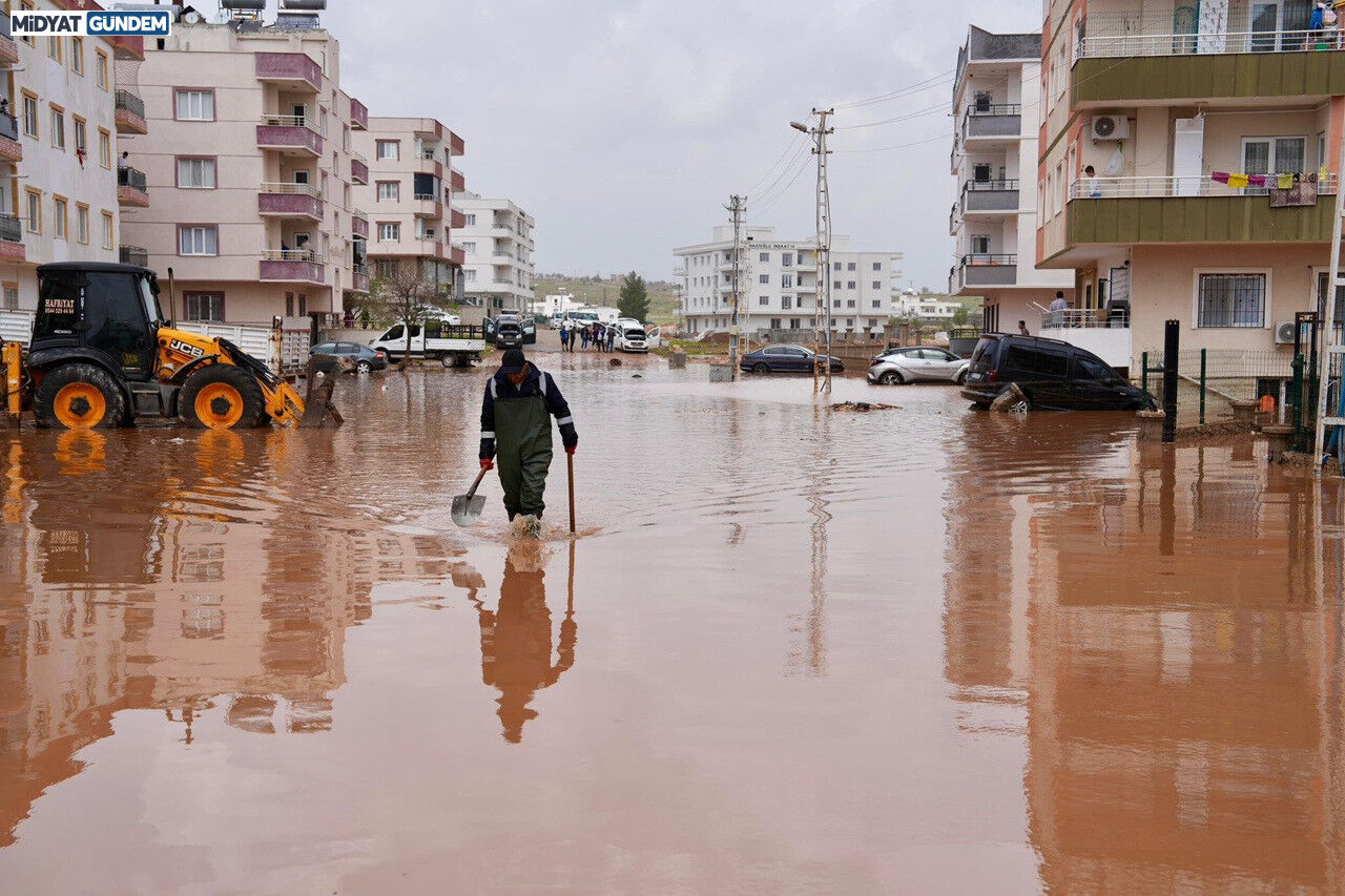 Midyat’ta Rekor Yağış Devletin Tüm Birimleri Sahada! (3)