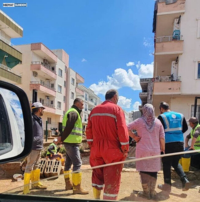 Midyat’ta Selin İzleri Siliniyor Temizlik Ve Yardım Çalışmaları Sürüyor (3)