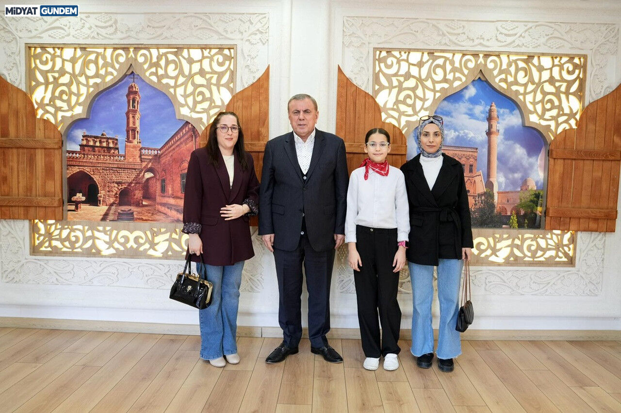 Minik Başkan Koltuğa Oturdu 23 Nisan’da Anlamlı Devir Teslim (1)