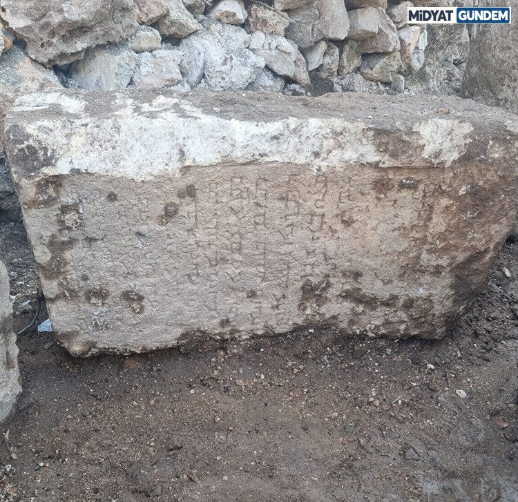 Midyat’ta Süryanice Kitabeler Bulundu (5)