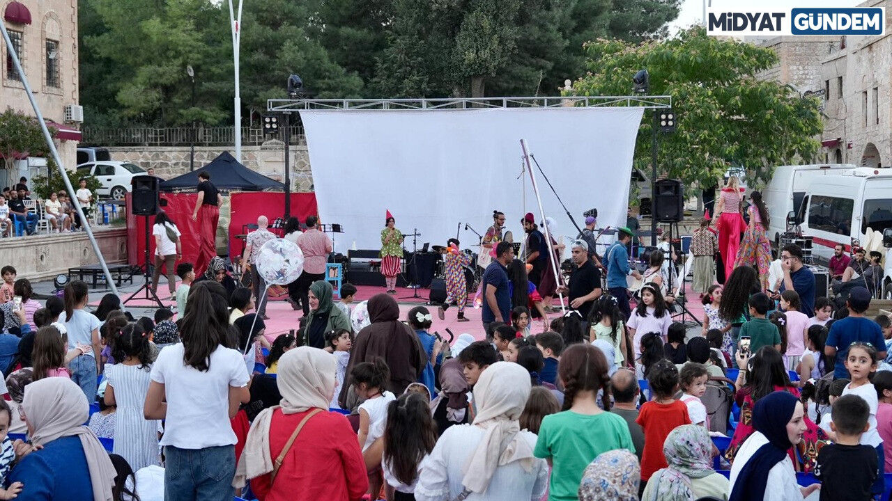Midyat’ta Çocukların Yüzü Uçan Halı Festivali ile Güldü