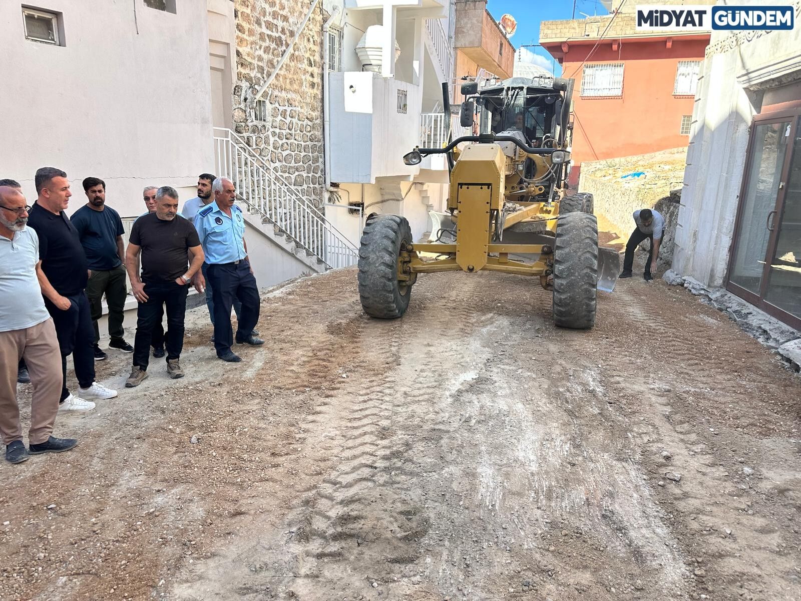 Savur Belediye Başkanı Hamidi, Safa Mahallesi’ndeki Yol Çalışmalarına Katıldı (2)