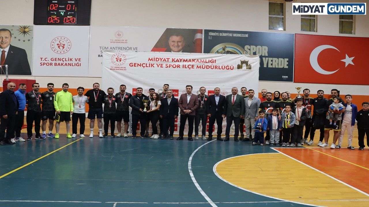 Cumhuriyet Kupası Şampiyonu Borsa İstanbul Anadolu Lisesi